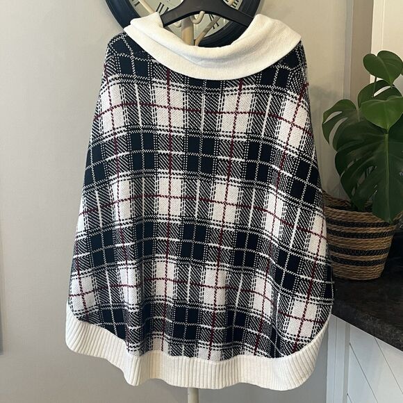 Talbots Cowlneck Cape Poncho Size Small Lambswool‎ Plaid Knitted Black Cream - Picture 2 of 10